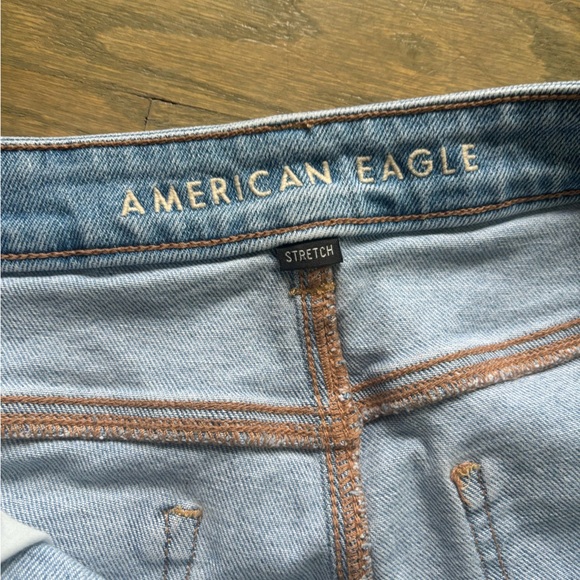 American Eagle Distressed Light Wash Mom Jean Size 16 - Picture 10 of 10